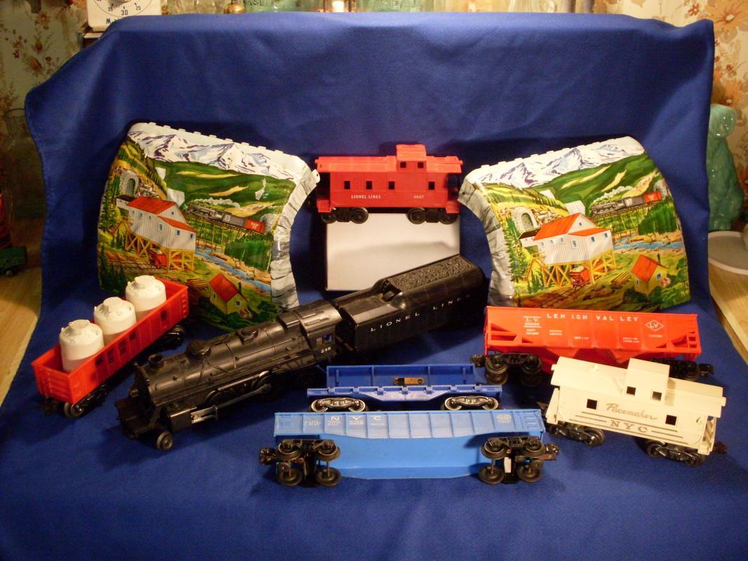 1950's 60's LIONEL SET & MARX Railroad TRAIN LOT Railway w/Metal Tunnel/Track/EL Transformer/6RR Magz TESTED WORKING