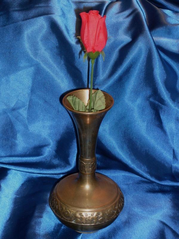 Mildly Ornate BEAUTIFUL SPUN CAST BRASS / BRONZE VASE _That Rings like a BELL when tapped. Heavy