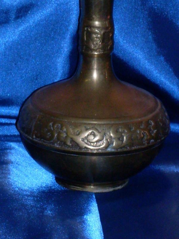 Mildly Ornate BEAUTIFUL SPUN CAST BRASS / BRONZE VASE _That Rings like a BELL when tapped. Heavy