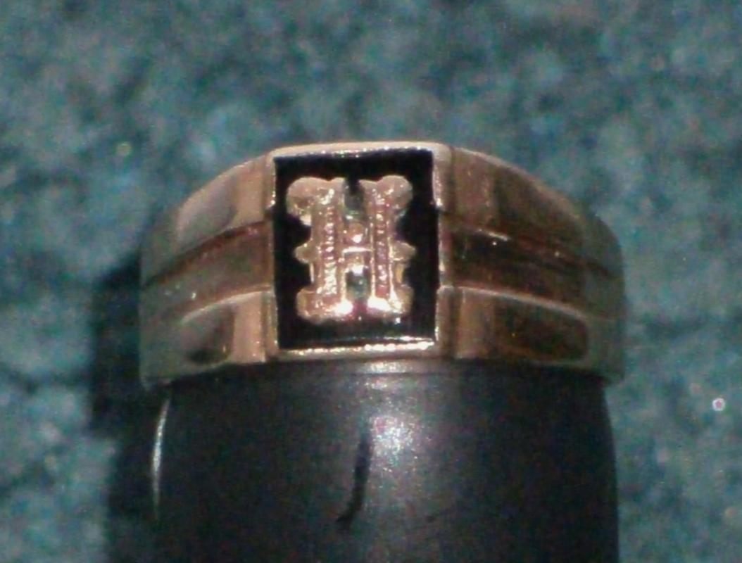10K GOLD Ring LETTER H ( screw holding letter ) on Black Alaskan Diamond _Quality old Ring Nice Condition