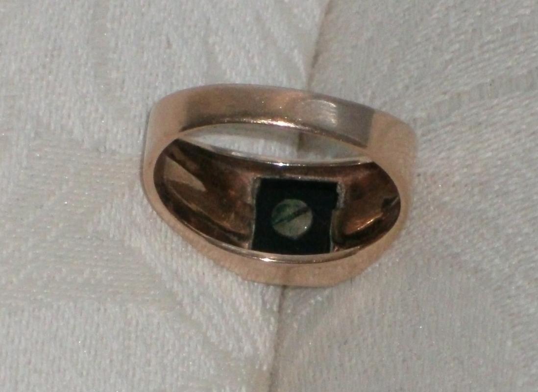 10K GOLD Ring LETTER H ( screw holding letter ) on Black Alaskan Diamond _Quality old Ring Nice Condition