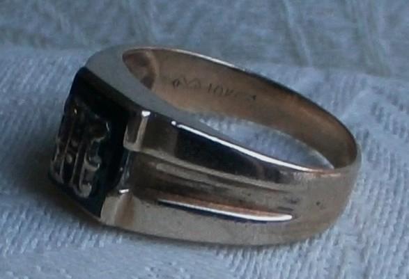 10K GOLD Ring LETTER H ( screw holding letter ) on Black Alaskan Diamond _Quality old Ring Nice Condition