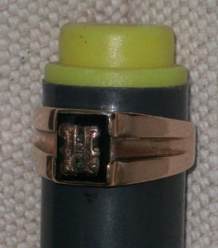 10K GOLD Ring LETTER H ( screw holding letter ) on Black Alaskan Diamond _Quality old Ring Nice Condition