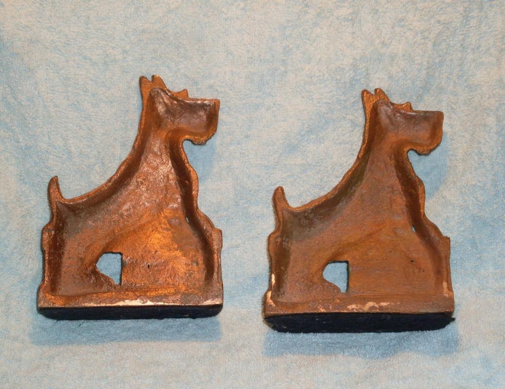 Arts n Crafts SCOTTY DOG SOLID BRONZE BOOKENDS ...Scotty Dog resting on Fence NO DAMAGE