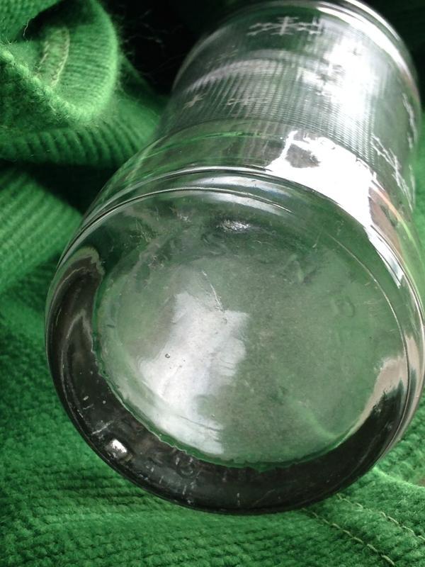 MID-CENTURY _ MARCH 26, 1962_ SNOW WHITE CLEAR GLASS POP BOTTLE with Blue + While Logo_ 10.6 Oz Fl_ NO DAMAGE_ Clean _ Nice Decorative Pop