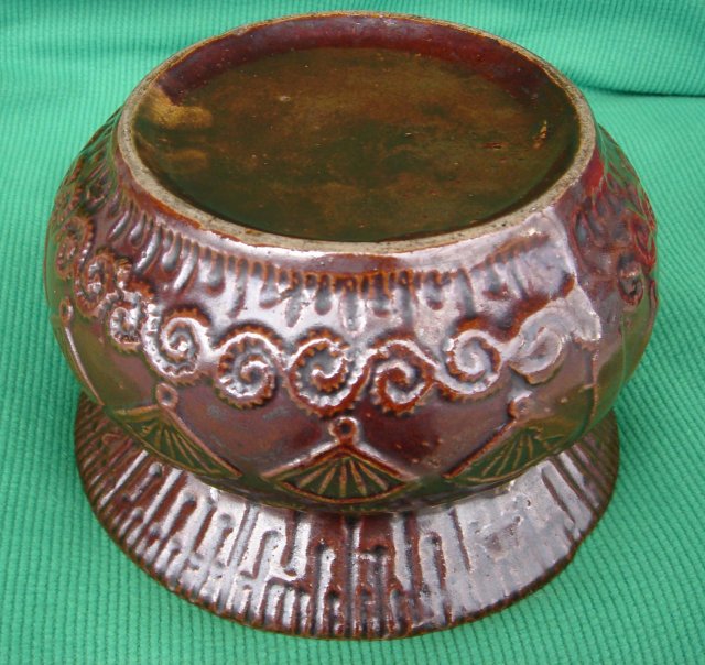GENUINE ANTIQUE Victorian Era Early Pottery ( LADIES ??? ) Spittoon Victorian Era Nice Condition SIZE 6.5