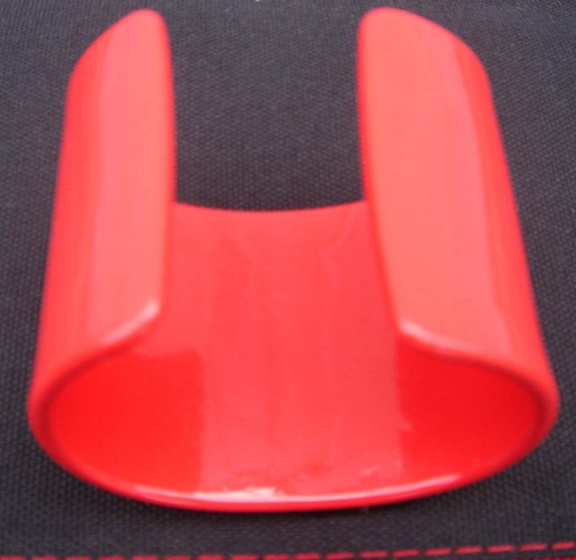 Old 50's era Red Bangle / BRACELET in EXCELLENT CONDITION _NO SALES TAXES to USA + NO SALES TAXES to CANADA
