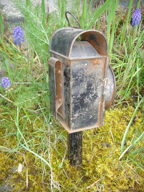 Genuine ANTIQUE Horse and Buggy Days CARRIAGE LANTERN Tin Construction Candle to light. Clips on Buggy. Possible link from Hudson's Bay Company Bastion Fort