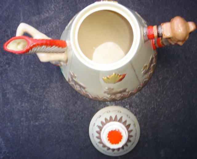 Makes a Fabulous Antique Roadshow Artifact _Rare Find! _in Beautiful condition_ CLARICE CLIFF Pottery_Tapered design_