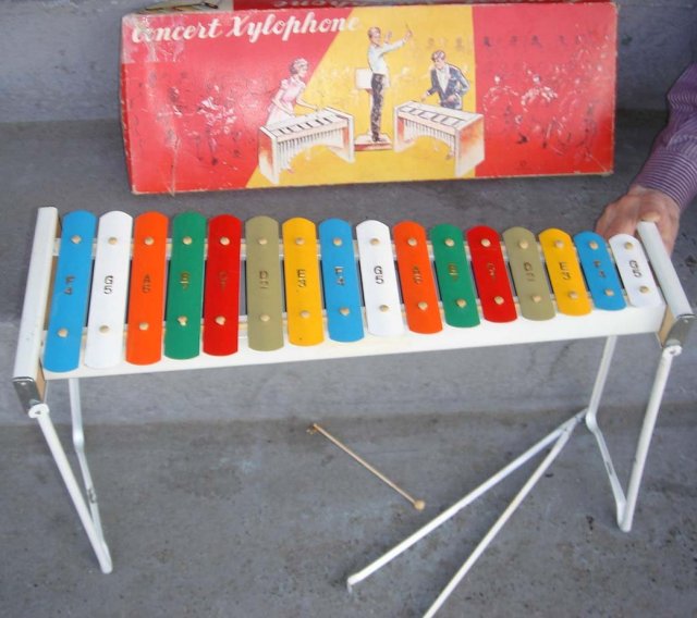 Beautiful Collectible Metal Toy ~~ from Old Japan Maker~~ CONCERT XYLOPHONE 20.5 INCHES LONG on Folding Stand With ORIGINAL BOX