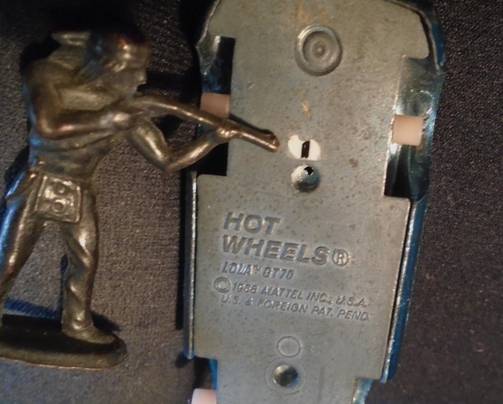 TOYS : Rare Find ! REDLINE red line Hot Wheels CANADA ONLY Whip Creamer UnAltered Original FLYING COLOURS RED + Torero tough colour to find Coppertone _Red Line Nice + Hotwheels LOLA GT70 Blue according to owner made in Mexico