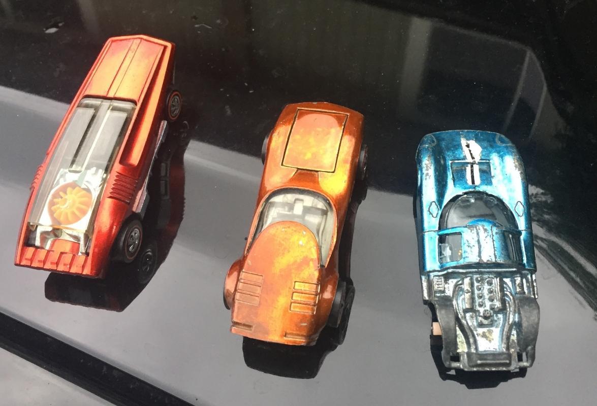 TOYS : Rare Find ! REDLINE red line Hot Wheels CANADA ONLY Whip Creamer UnAltered Original FLYING COLOURS RED + Torero tough colour to find Coppertone _Red Line Nice + Hotwheels LOLA GT70 Blue according to owner made in Mexico