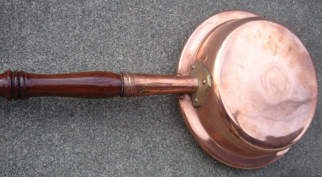 English Antique Circa 1860's SOLID Copper Bedwarmer Beautiful Solid Copper with Scroll Design. HEAVY GAUGE SOLID COPPER. Solid Hardwood Handle Excellent Condition.