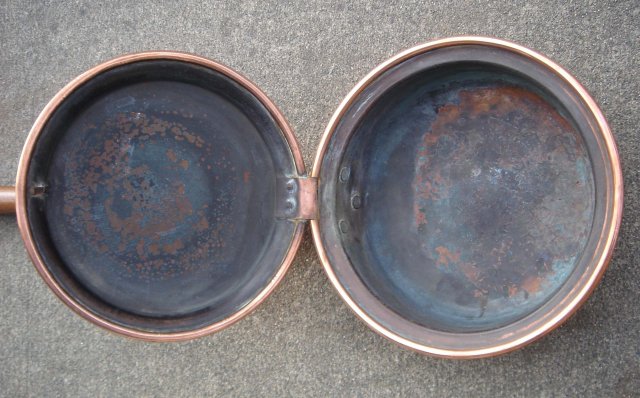 English Antique Circa 1860's SOLID Copper Bedwarmer Beautiful Solid Copper with Scroll Design. HEAVY GAUGE SOLID COPPER. Solid Hardwood Handle Excellent Condition.