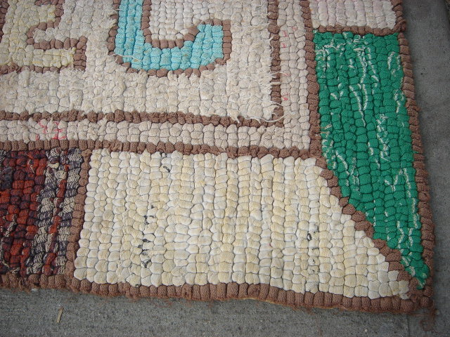 Old CANADA Country Antique Collectible CANADIANA 1920's QUEBEC Hand Hooked Rug _ 34 Inches Wide