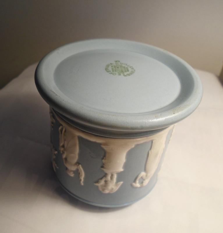 WEDGWOOD Ofetruria and Barlaston Queensware Queen's Ware POT