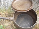 Metalware ~ Estate ~ ANTIQUE ~ BROOKFIELD Heavy CAST IRON POT with Original Lid ~ Fantastic Find for this Age. HANDLE DETACHES if you require for moving or storing away. ~ Large 3.5 Quart Size