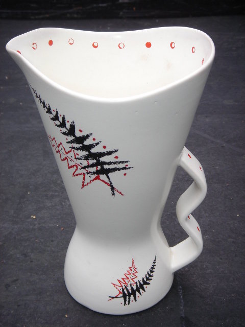 ESTATE Pottery by WADE Fab Find ! ~~ Wade Collectors Hard to Find Large LEMONADE Pitcher / Jug .~~ In Very Good Condition.Year 1957 ~ Fern Pattern