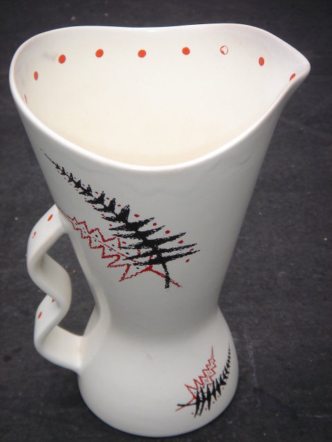 ESTATE Pottery by WADE Fab Find ! ~~ Wade Collectors Hard to Find Large LEMONADE Pitcher / Jug .~~ In Very Good Condition.Year 1957 ~ Fern Pattern