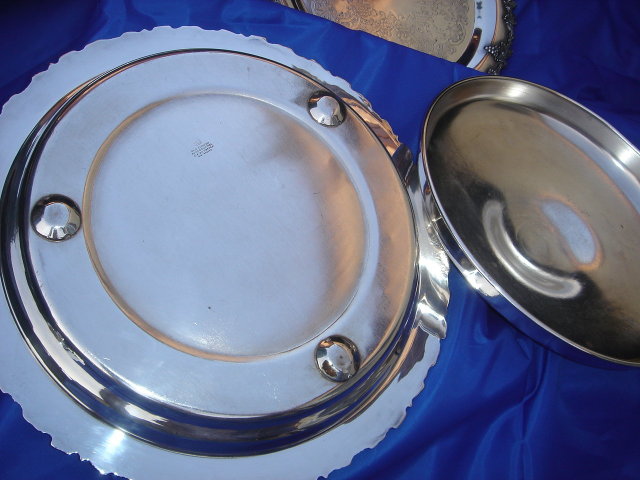 Collectible 5 Pcs ~ OLD ENGLISH Silver Plate 2 Entree Dishes with Matching Lids SIZE 13