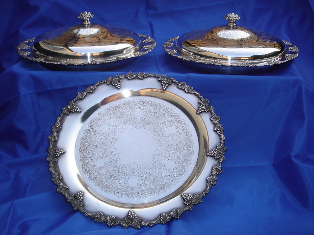 Collectible 5 Pcs ~ OLD ENGLISH Silver Plate 2 Entree Dishes with Matching Lids SIZE 13