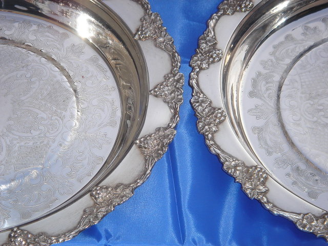Collectible 5 Pcs ~ OLD ENGLISH Silver Plate 2 Entree Dishes with Matching Lids SIZE 13