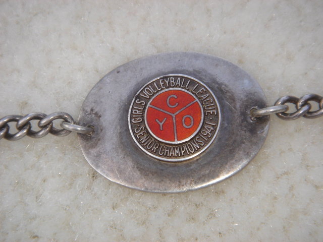Sports Memorabilia STERLING SILVER BRACELET Circa 1941 GIRLS VOLLEYBALL in Excellent Condition