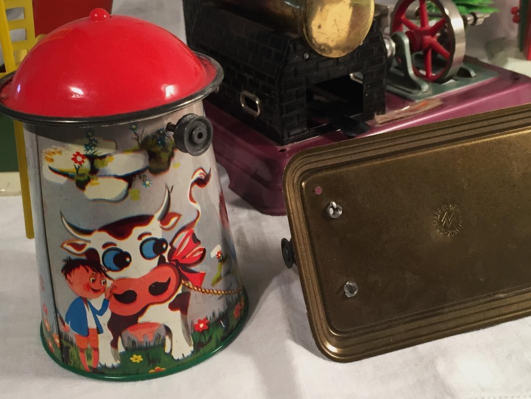 FLEISCHMANN _ Made in Germany_ ABSOLUTELY TESTED WORKING _ actually LIKE NEW for being vintage_ WHOLE LOT OF BEAUTIFUL TIN Steam Engine accessories.