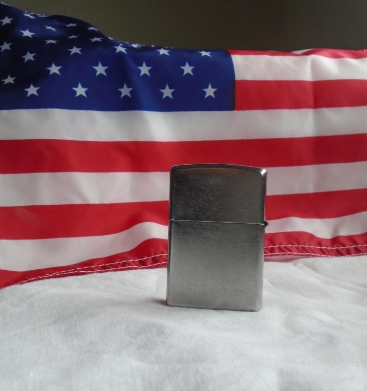 vtg ZIPPO Made in USA _ cigarette / pipe tobacco Lighter _ NICE_ No Monogram equals artist canvas _ etch Initails or design of your choice. WORKING ! Flint Sparks