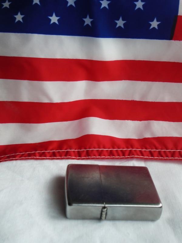 vtg ZIPPO Made in USA _ cigarette / pipe tobacco Lighter _ NICE_ No Monogram equals artist canvas _ etch Initails or design of your choice. WORKING ! Flint Sparks