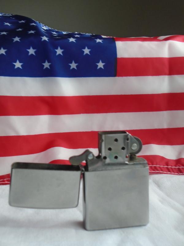 vtg ZIPPO Made in USA _ cigarette / pipe tobacco Lighter _ NICE_ No Monogram equals artist canvas _ etch Initails or design of your choice. WORKING ! Flint Sparks