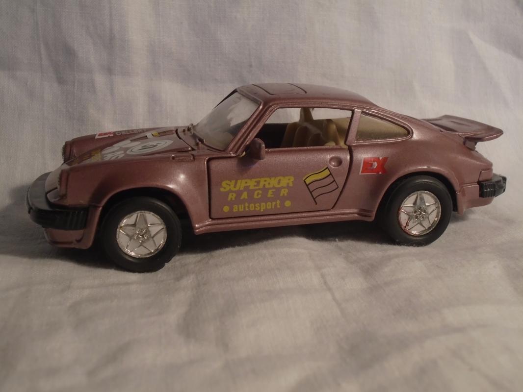 WELLY PORSCHE 911 TURBO SUPERIOR RACER Die cast #30 Decals