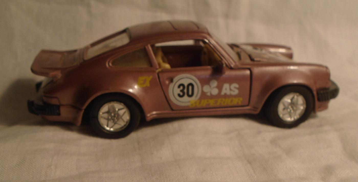 WELLY PORSCHE 911 TURBO SUPERIOR RACER Die cast #30 Decals