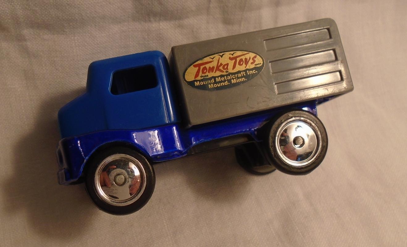 TONKA Toys trade mark Mound Metalcraft Inc. Mound, Minn _1998 Hasbro