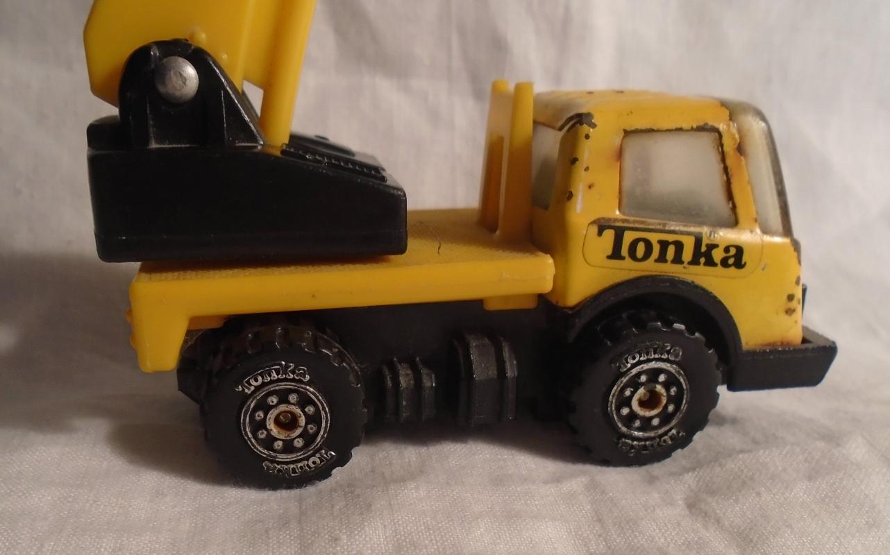 1970s Pressed Steel TONKA CRANE Metal mini Truck _adjustable plastic crane arm