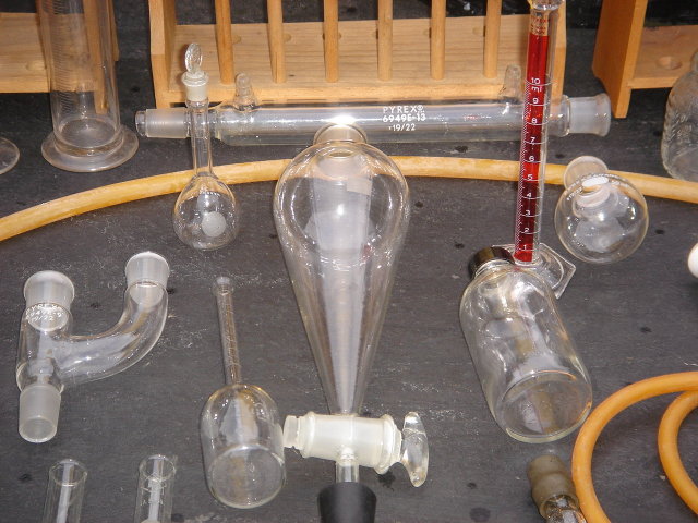 Vintage 39 pcs LABORATORY CHEMISTRY Apothacary Bottle,Separatory Funnel and More ~ Acid Etched EAGLE on 1 Pcs~.PLUS More Acid Etched Design on 5 pcs