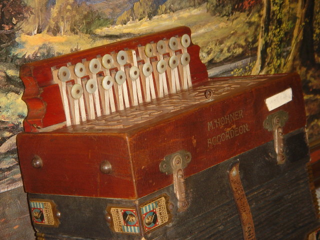 Antique from ESTATE HOHNER BUTTON ACCORDION ACCORDEON Rare Find . Works. With Round Shell Buttons. Very Early German Model.