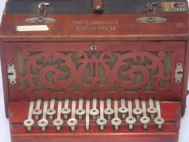 Antique from ESTATE HOHNER BUTTON ACCORDION ACCORDEON Rare Find . Works. With Round Shell Buttons. Very Early German Model.