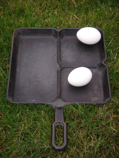 Estate Kitchen Collectible Circa 1940's GRISWOLD SQUARE Colonial Breakfast Skillet ~ In Nice Clean Condition ~ Cast Iron Fry Pan
