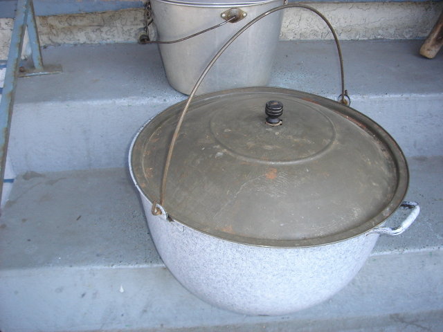 Antique Early 1900 GRANITEWARE HEAVY Gauge + LARGE 19 Inch POT with Original Tin Lid and Button Knob