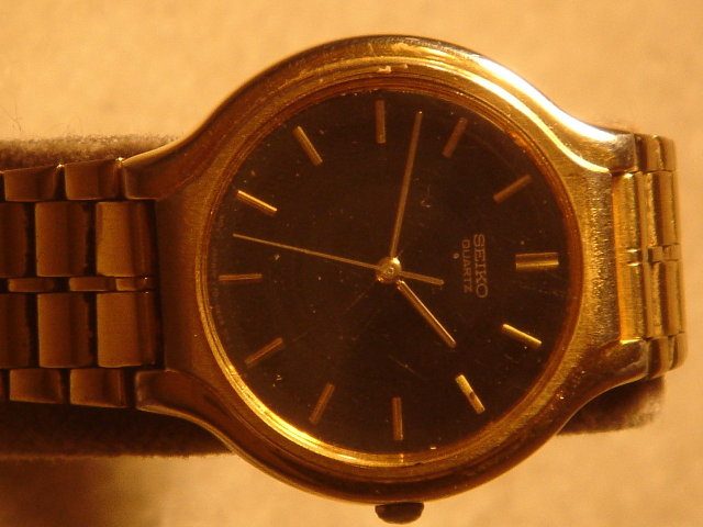 Gently Pre-owned MEN'S SEIKO Gold Tone WRIST WATCH _with BLACK DIAL