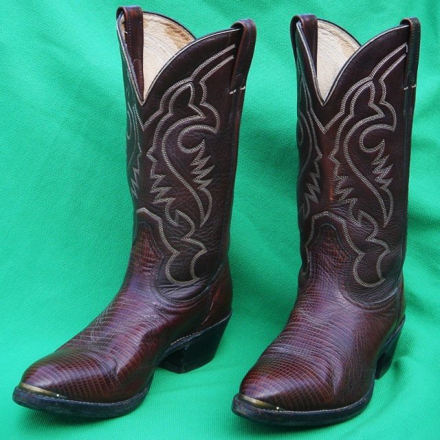 COMPARE at $500.00 _as New Western COWBOY BOOTS __in the Style of LAREDO Brand with Brass Tipped Toes__IGUANA LIZARD on feet Combined Leather Uppers__as new __Pair__Men's Size 8 1/2 NO SALES TAXES to USA + NO SALES TAXES to CANADA SAVINGS RIGHT NOW