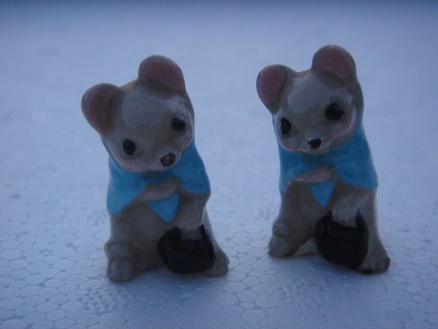 Vintage Collectible Miniature Mouse _Blue shawl, carrying Black Bag. THE PAIR of Mice. Beswick thought to be