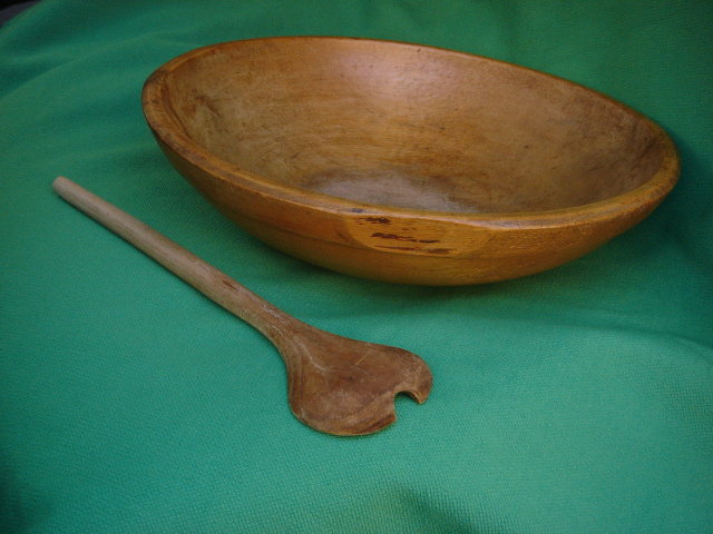 Primitive Old Canada COUNTRY Antique TREENWARE Early Settlers Round WOODEN Mixing BOWL with unique wooden spoon