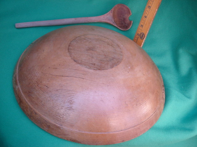 Primitive Old Canada COUNTRY Antique TREENWARE Early Settlers Round WOODEN Mixing BOWL with unique wooden spoon