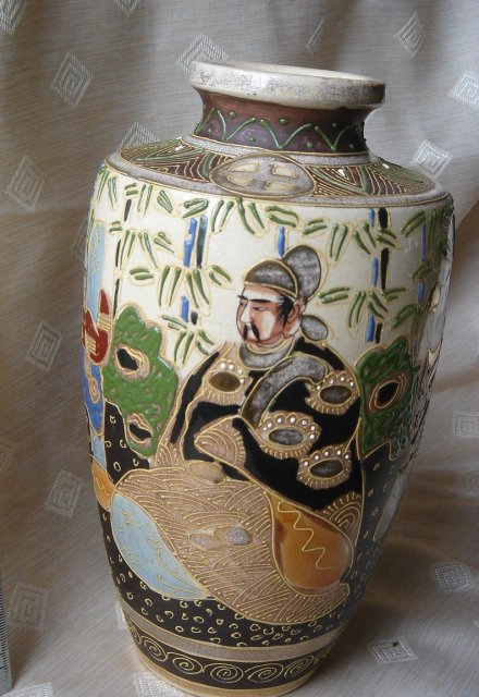 Stunning Beauty of Antique SATSUMA VASE Artifact_ Gold Gilding & Hand Painted _Shipping to Canada , USA or JAPAN
