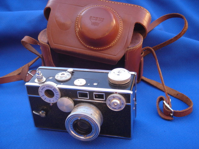 REDUCED....Vintage ARGUS Camera with Original ROHLIK Leather Case . Clean and Tidy. MADE in the U.S.A.