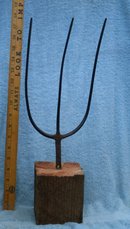 INTERIOR DECORATORS have a L@@K_ Antique - Primitive FOLK ART Industrial IRON ART 3 Tine Hay Fork on 100 year old block wood