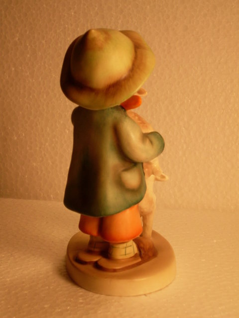 Vintage HUMMEL Figurine