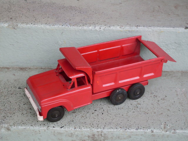 Toys PRESSED STEEL 1950's NYLINT Toys Red Dump Truck with Genuine Rubber Wheels _ 15 1/2 Inches Widest